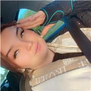 Elle doit devoir des enfants de type collégiens ou même école primaire en français, surtout